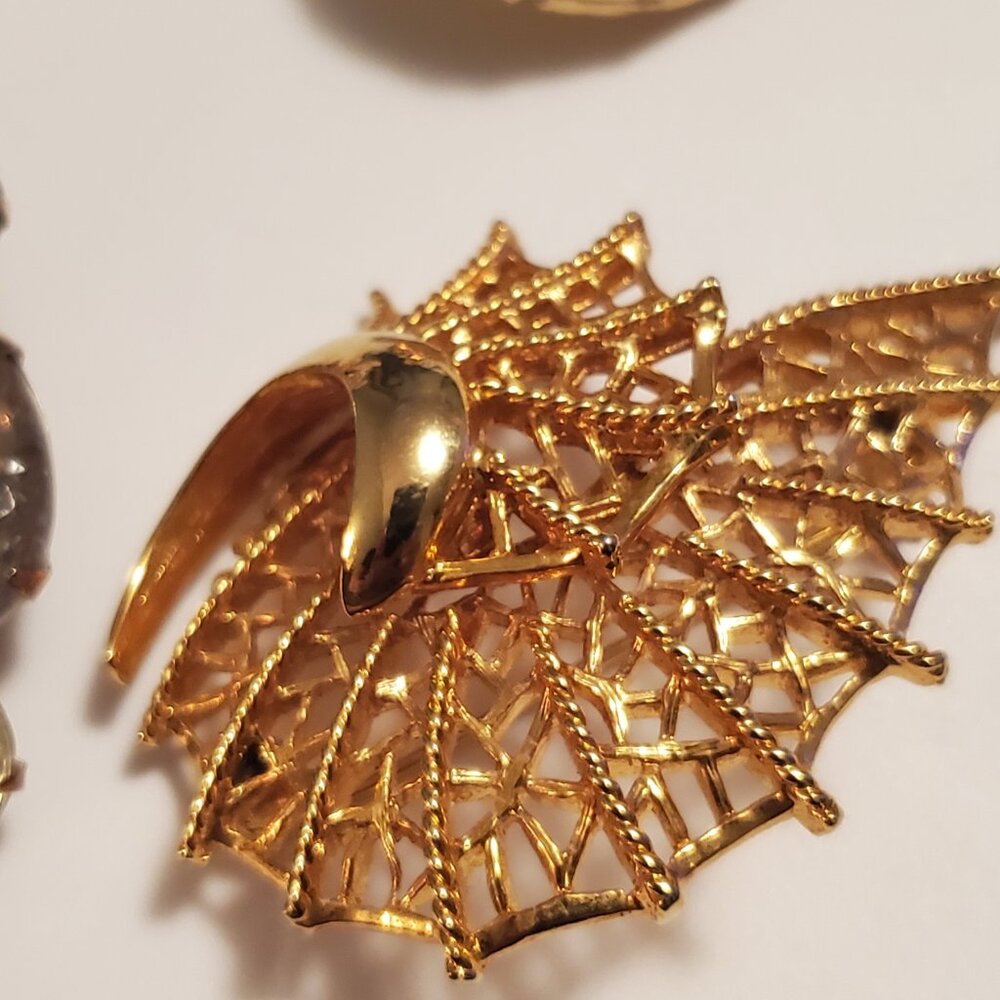 6 Pins or Brooches, items # A -1210-1215.  wt. 142 grams . - Picture 4 of 14